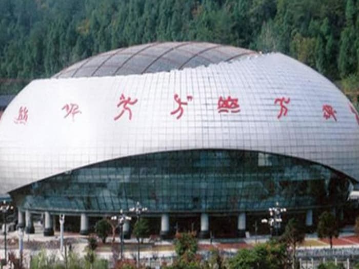 张家界体育中心球形网架加工安装